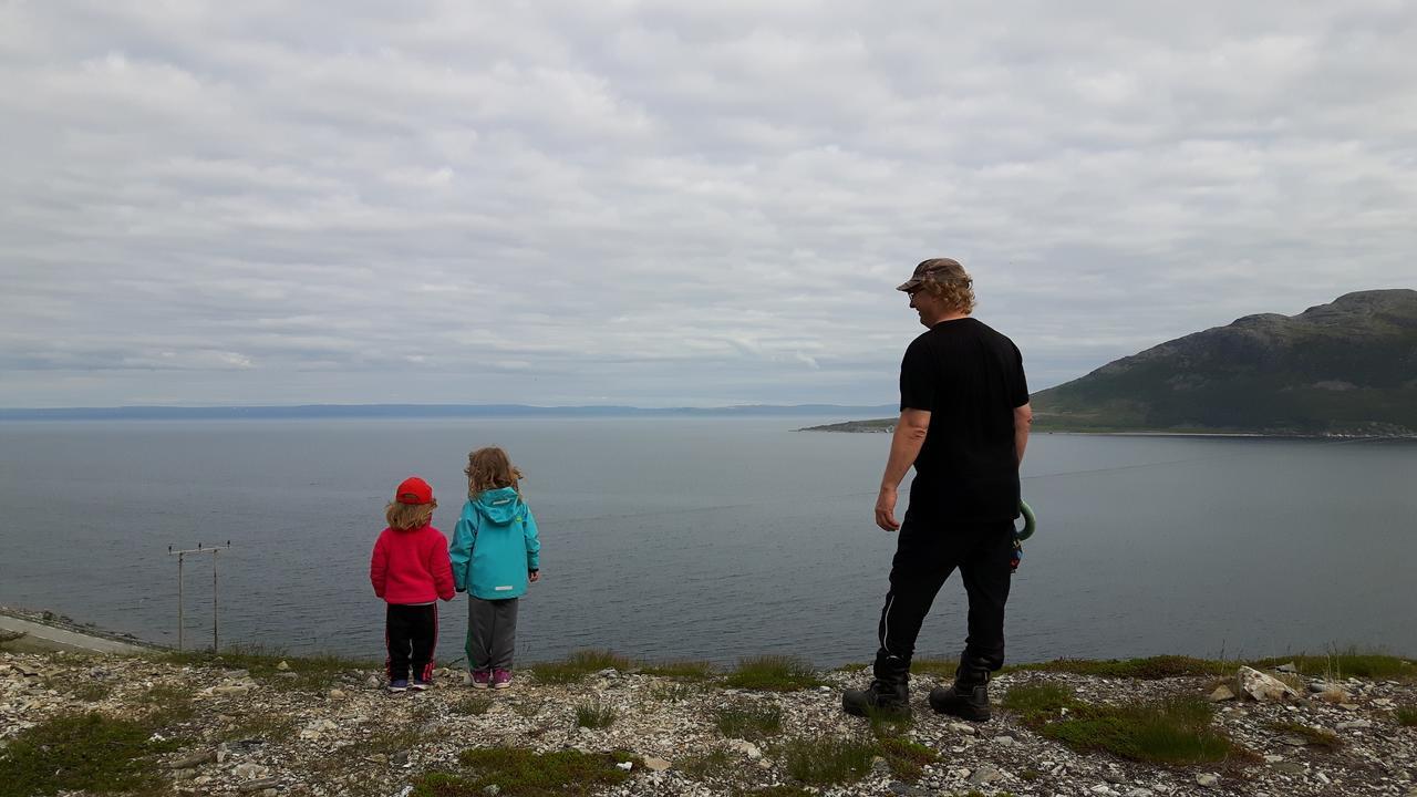 فندق Olderfjord Turistsenter Russenes المظهر الخارجي الصورة